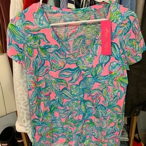 Lilly Pulitzer Etta V-neck Tshirt in pelican Pink : Off the Scales